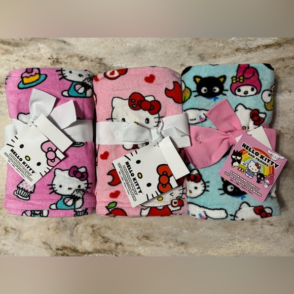 Set of 3 Hello Kitty hand towels - Picture 1 of 2